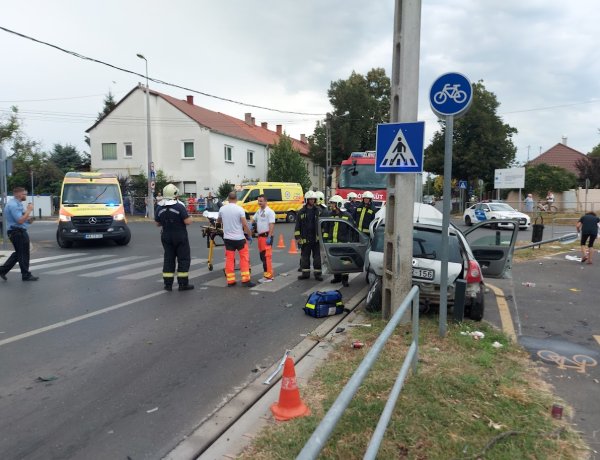 Megdöbbentő képek, három sérült, teljes útzár a Derkovitson