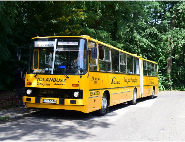 Retró autóbuszokkal közlekedhetünk az ünnepi hétvégén