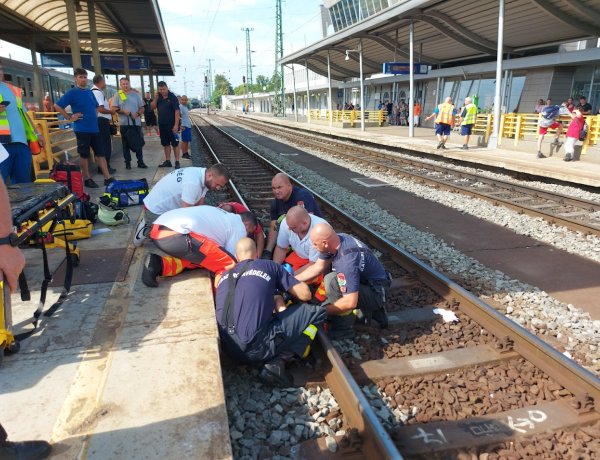 Hajmeresztő baleset történt az állomáson, ám hölgy kisebb sérülésekkel megúszta