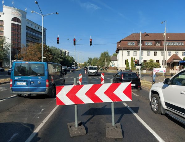 Minden irányból nehezíti a közlekedést