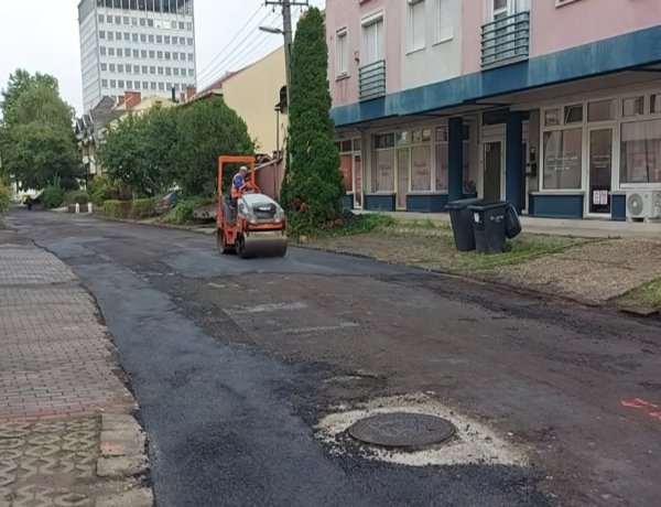 Forgalomkorlátozás mellett zajlik az aszfaltozás az Ér utcán