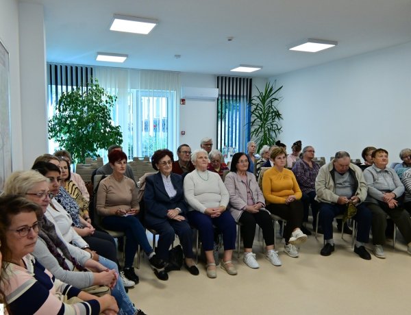 Alzheimer Café – Lelki támogatással és tanácsadással indult a programsorozat őszi első előadása