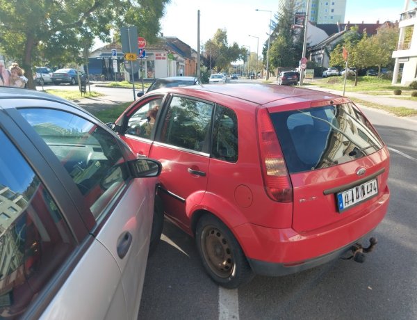 Hármas karambol történt a Kossuth utcán hétfő délelőtt