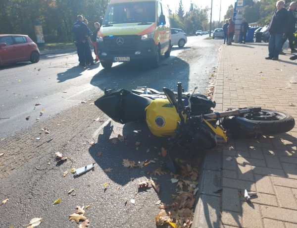 Eléfordult - Két helyen is eltört a fiatal motoros lába