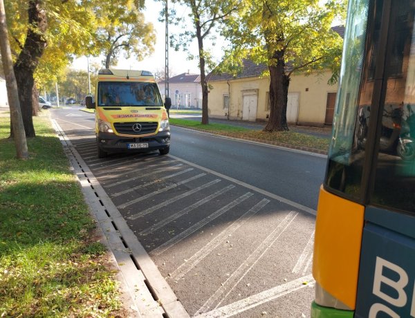 Kórházba szállították a busz utasát                      