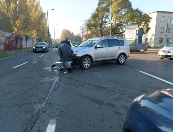 Sokba került a baleset - Kifordult a szabályosan közlekedő jármű elé