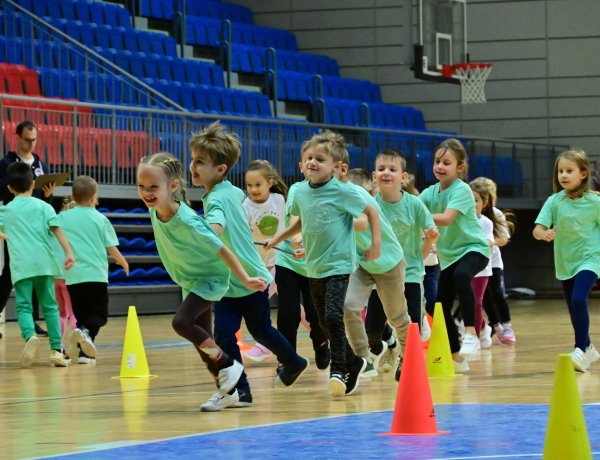 Sportverseny óvodásoknak - megtelt az Aréna gyerekekkel