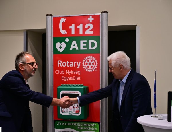 Te is lehetsz életmentő! – Új defibrillátorok Nyíregyházán a Rotary Club Nyírség segítségével