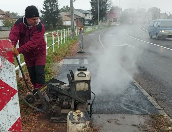 Fedlapcsere - Ahol szükséges a járdát is kijavítják 