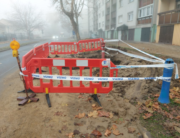 Ilyen van? - Ugyanabban az utcában két helyen is eltört az ivóvízvezeték