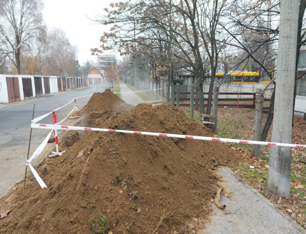 Még a föld is gőzölög? - Eltört egy távhőcső