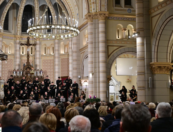 Városi Karácsonyi Koncert – Meghitt ünnepi hangulat töltötte be a Magyarok Nagyasszonya-társszékesegyházat