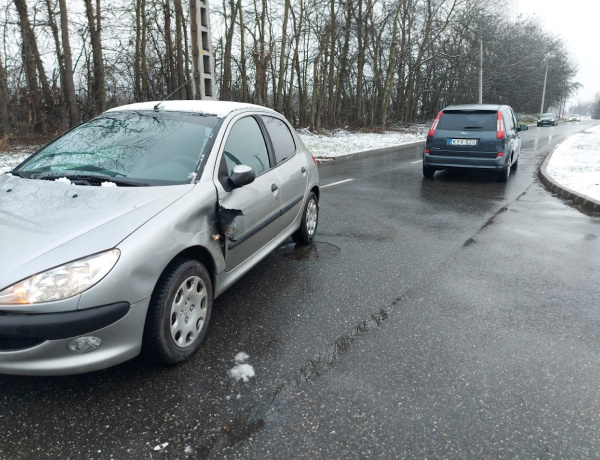 Ütközés a Négyes Huszárok útján - Tessék jobban vigyázni!