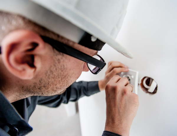 Jól képzett munkavállalókat keresnek a cégek, de sokallják a bérigényüket