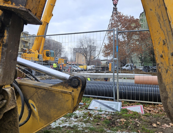 Látványos részéhez érkezett a Kossuth utcai záportározó-rendszer kialakítása