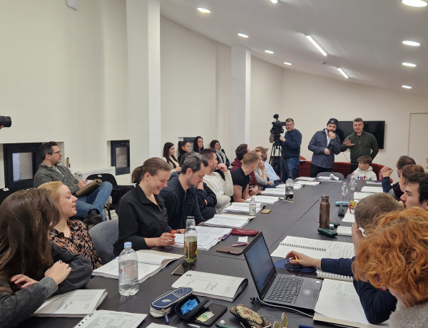 Hát ez nem semmi! - Az alul semmit kezdték el próbálni a színházban