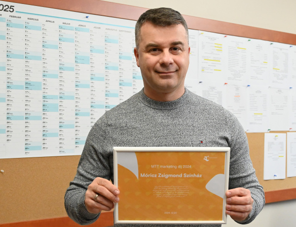 A Magyar Teátrumi Társaság Színházat vegyenek! díját vehette át a Móricz Zsigmond Színház