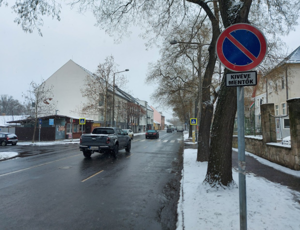 A mentősök is kérik a járművezetőket, hogy ne itt álljanak meg!