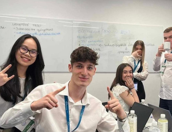 Ezt is tudja a DressUpHouse! - Az Országos Tudományos és Innovációs Olimpia II. fordulójába kerültek