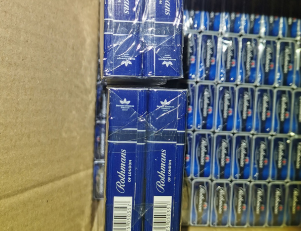 Több mint 8000 doboz cigarettát és vágott dohányt is találtak nála 