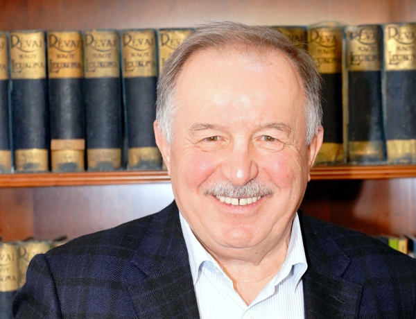 Címzetes egyetemi tanár címet kapott id. Bárány László