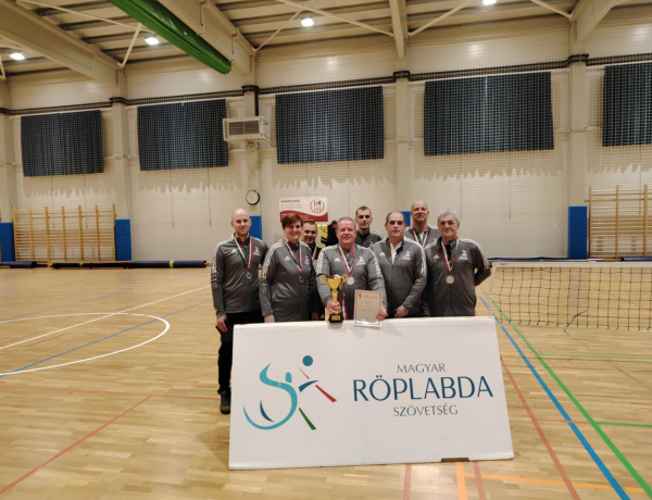 Ezüstérmes a Sportcentrum ülőröplabda csapata, négy érem Szentesről 