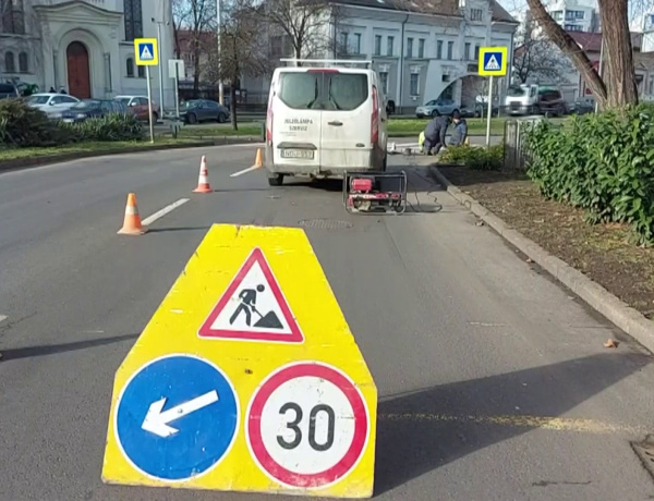  Megkezdődött a belvárosi okoszebrák karbantartása