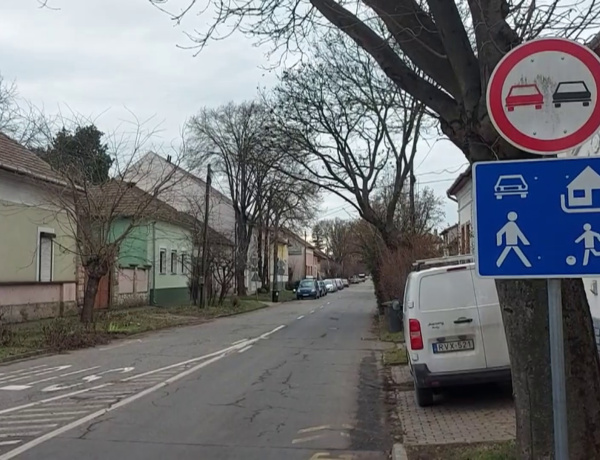 Rendszeres ellenőrzésekre számíthatnak az autósok a Nádor utcai lakó-pihenő övezetnél