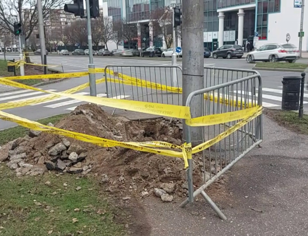 Kábelcsere munkálatok folynak a Vay Ádám körúton