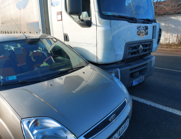 Szabálytalan sávváltásból lett ütközés                          