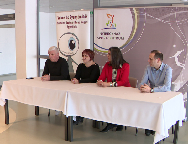 Akadálymentes sportolás – Már korcsolyázni és úszni is tanulhatnak díjmentesen a sportolni vágyó látássérültek