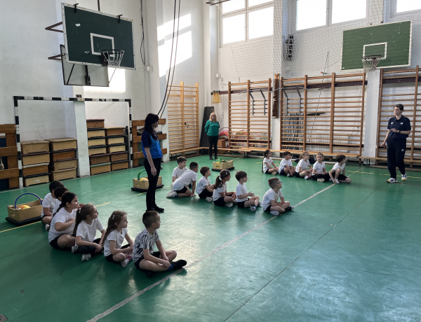 Sportfelszerelési csomagot adományozott az NYKK                             