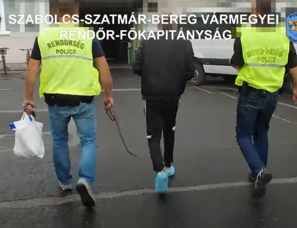Vezetőszáron kísérték Nyíregyházán a férfit, aki kétezer forintért és egy telefonért gyilkolt 