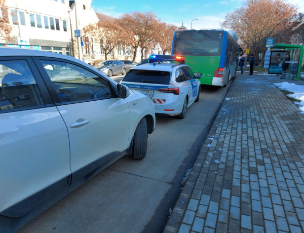 Busszal ütközött - Jelentős anyagi kár keletkezett