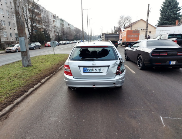 Lassított, belementek                        