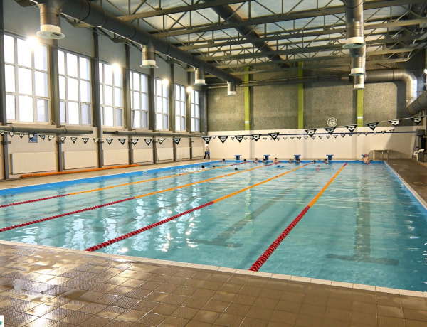 Úszási lehetőségek Nyíregyházán – Új programok és kibővített nyitvatartás