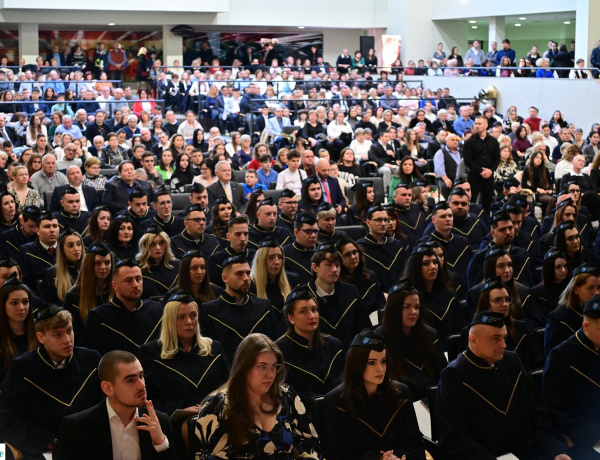 Oklevélátadó – Az idei keresztféléves diplomaosztón 147-en vették át okleveleiket a Nyíregyházi Egyetemen