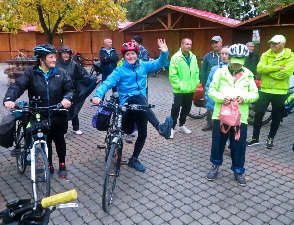 Ez lesz ám a kerékpártúra! – Disznóvágás lesz belőle!