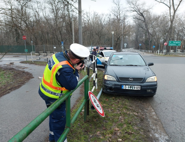 Nem adta ki - Dőlt az oszlop is                         