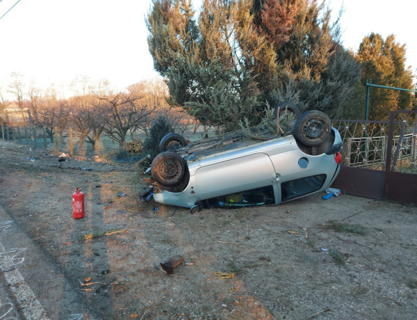 Döbbenetes balesetet élt meg a fiatal sofőr, sokkos állapotban került kórházba
