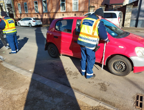 Tolatásból lett a galiba                                 