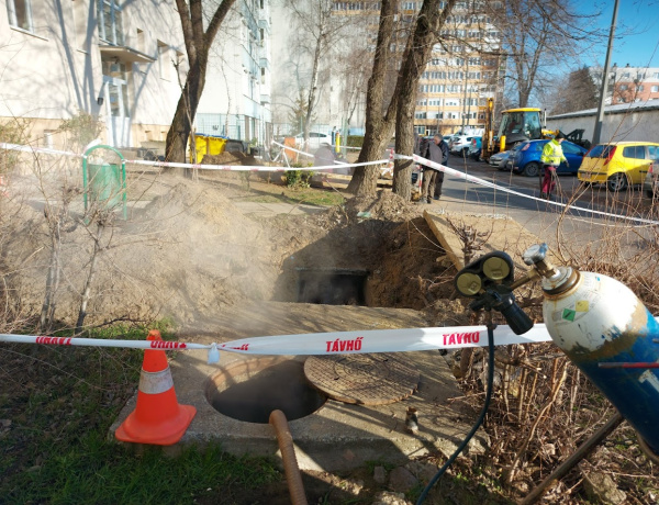A kemény mínuszok nem kímélik a távhő csőrendszerét 