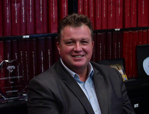 Ulrich Attila fogadóórát tart                              