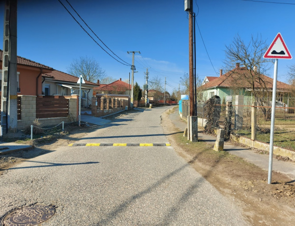 Fekvőrendőr ügyel arra, hogy ne legyen gyorshajtás