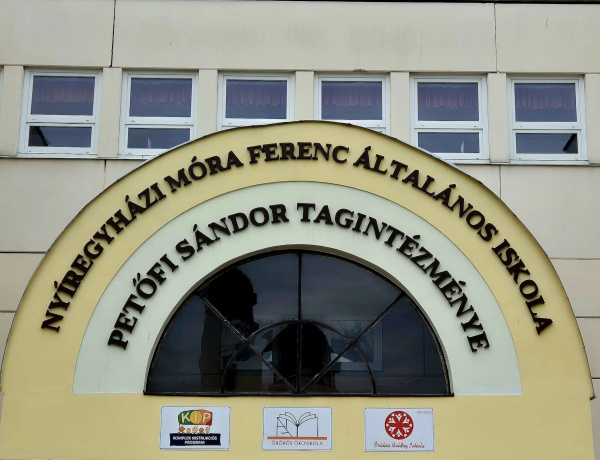 „Kitárul a Világ” - Vármegyei angolversenyt rendeznek a Petőfiben 