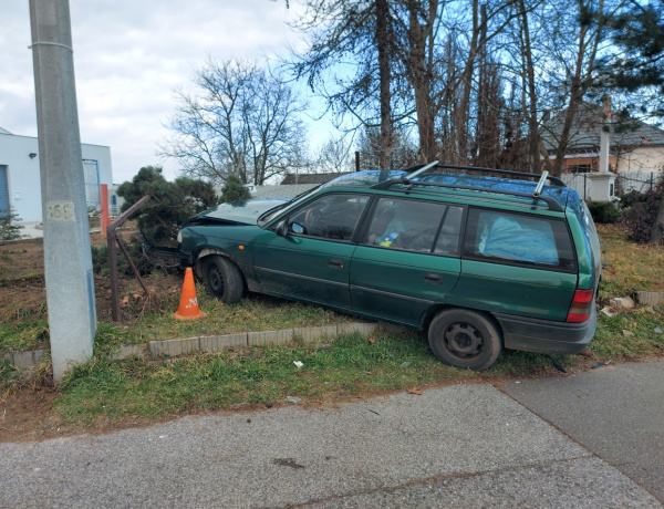 Amin csak lehet keresztülhajtott az autó - Rosszul lett a sofőr