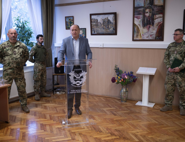 Életképek és honvédségi élmények a vásznon