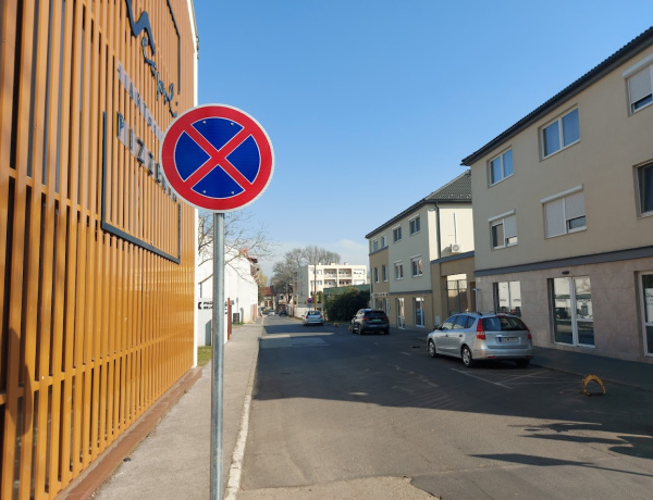 Tudja, melyik oldalon nem lehet megállni a Kálmán utcában?