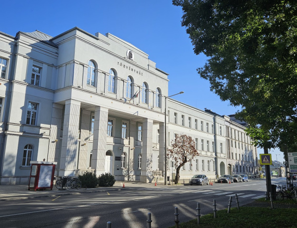 Elmentek a testvérükhöz, késsel megfenyegették, majd kirabolták