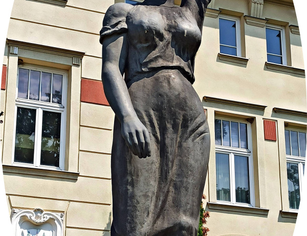 Amiről az utcák mesélnek – Sóstógyógyfürdő női szobrai 2. rész